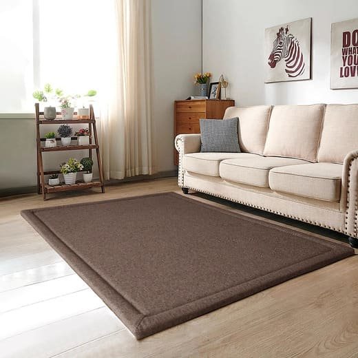 Tapete Tatami Cooling com 30mm de espessura e núcleo ultra-denso em espuma viscoelástica (Memory Foam). Superfície de resfriamento funcional com estrutura dobrável e base antiderrapante, ideal para dormitórios e máximo conforto no descanso. Cor: Marrom Chocolate.